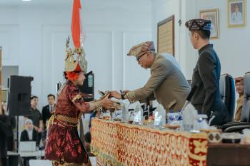 Hadiri Rapat Paripurna Istimewa DPRD Kabupaten Pesawaran dalam rangka peringatan Hari Jadi ke-19 Kabupaten Pesawaran, Gubernur Lampung Ajak Pesawaran Perkuat Kolaborasi dan Tingkatkan Kualitas SDM